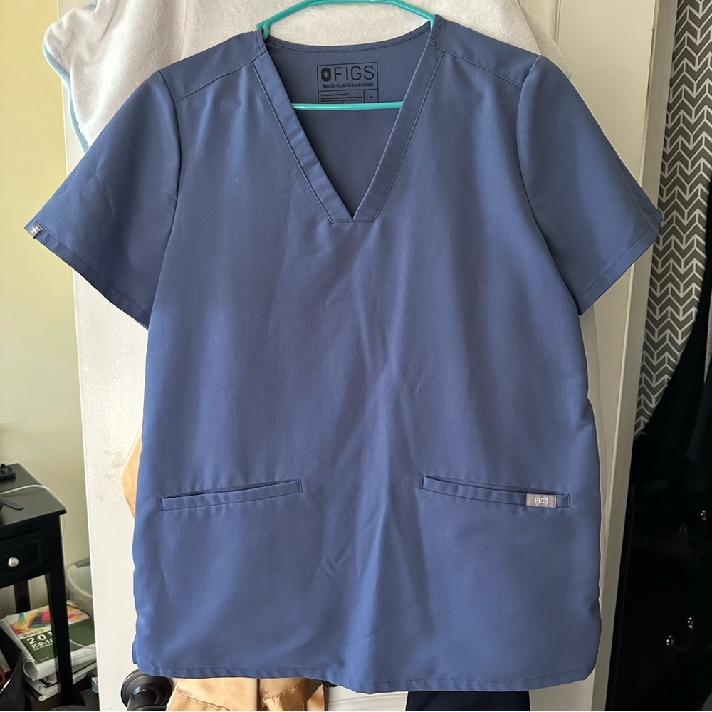 FIGS CASMA scrub top in BIG SKY